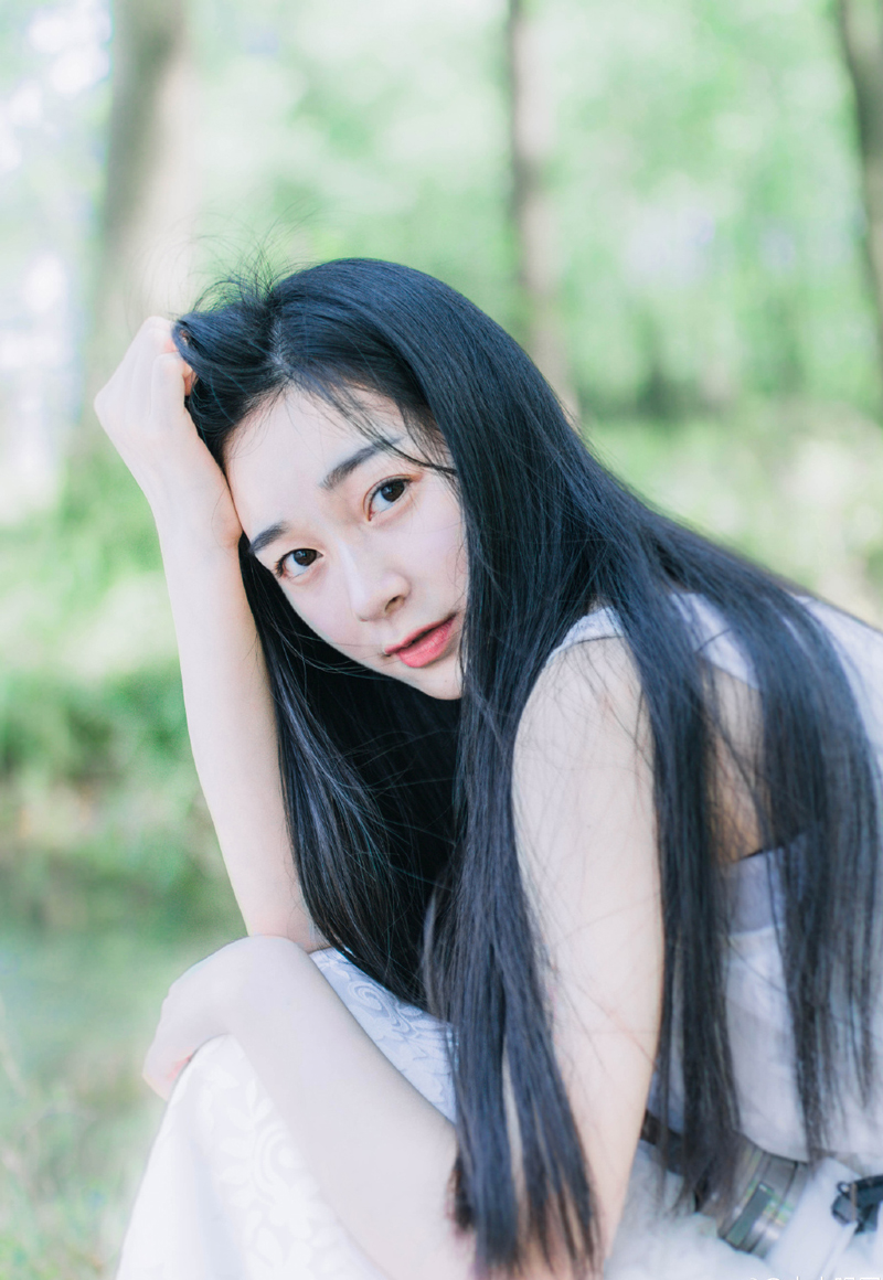 别去羡慕别人有什么，那还不如自己努力来的实在。每个人都有过去痛苦或者快乐，每件事都在忘记和记住上纠结！